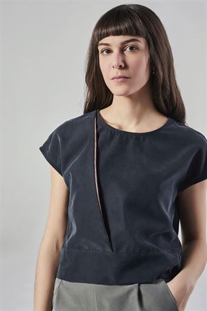 Picture of diagonal loose top in black-pink