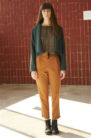 Picture of high waist carrot pants in cinnamon