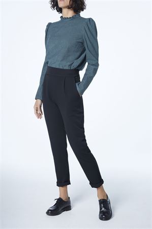 Picture of high waist carrot pants in black