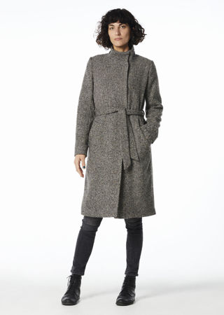 Picture of the "JUST" coat in black - white herringbone