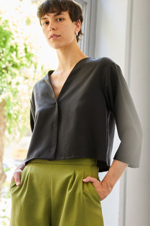Picture of minimal collar shirt jacket in black