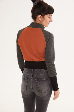 Picture of "ring" top in brick greys