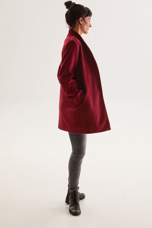 Picture of "curves" coat in cerise