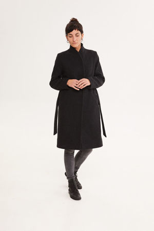 Picture of minimal coat in black