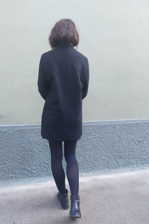 Picture of "curves" coat in black