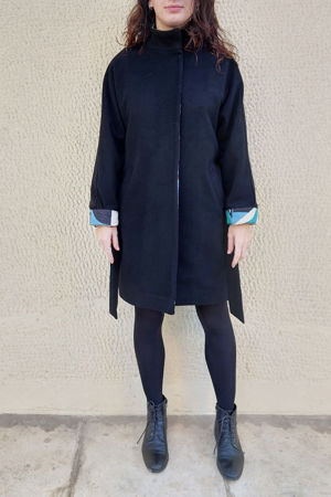 Picture of the "kimono" coat in black geometric