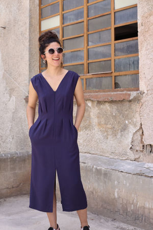 Picture of Vneck pleated dress in blue