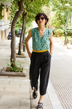 Picture of vest jumpsuit in black - strokes