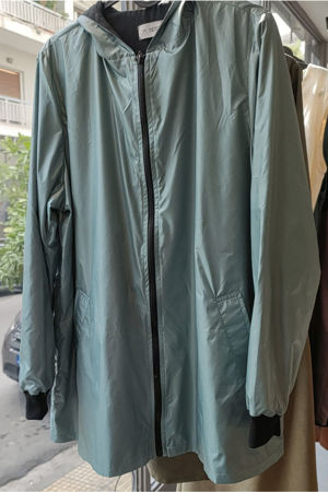 Picture of Light raincoat in silver gren