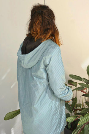 Picture of Light raincoat in silver gren