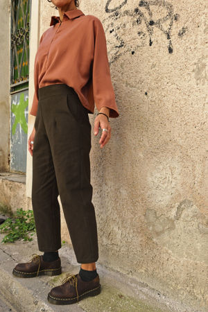 Picture of basic pants in dark khaki