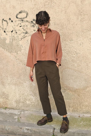 Picture of basic pants in dark khaki