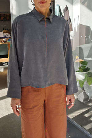 Picture of zip shirt in grey