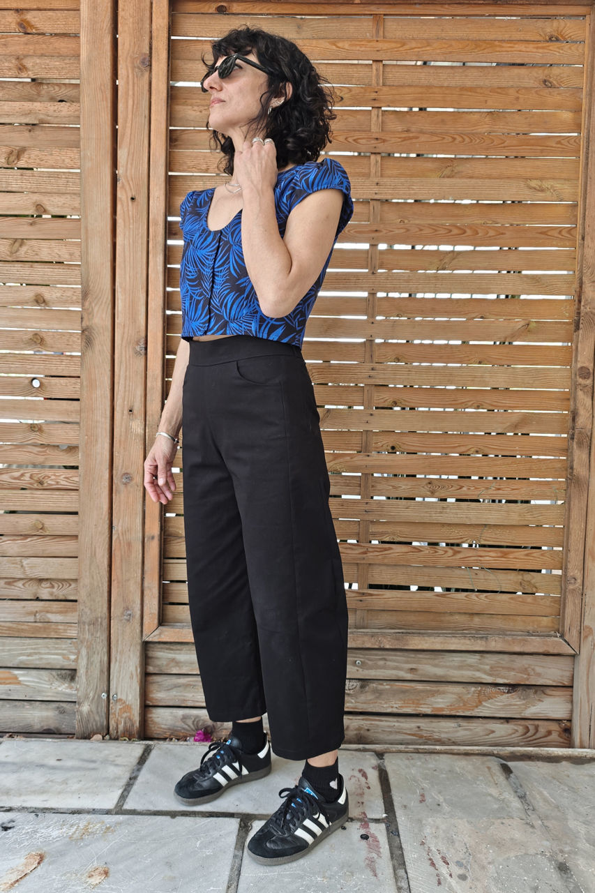 Picture of barrel pants in black