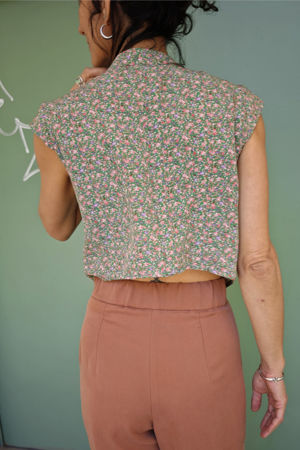 Picture of curves shirt  petite floral