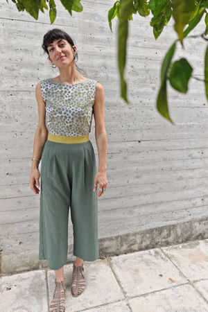 Picture of Low back jumpsuit in green animal