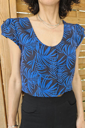 Picture of vest crop top blue black