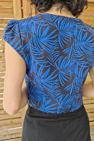 Picture of vest crop top blue black